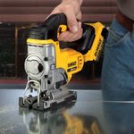 serra-tico-tico-dcs331b-20v-max-dewalt-imagem-03